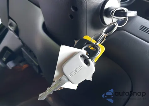 2000 Lincoln Town Car Signature из США, поврежденный, VIN 1L1FM81W4YY903827